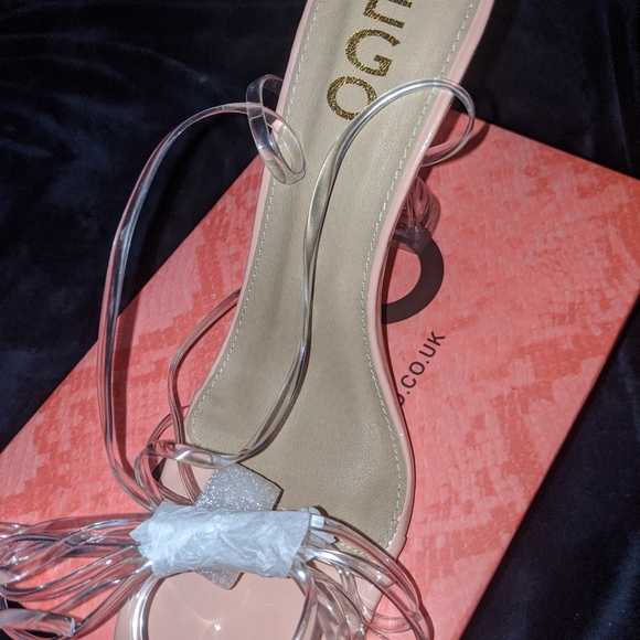 Shoes (heels) - Picture 2 of 2